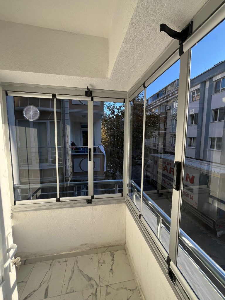 Cam Balkon